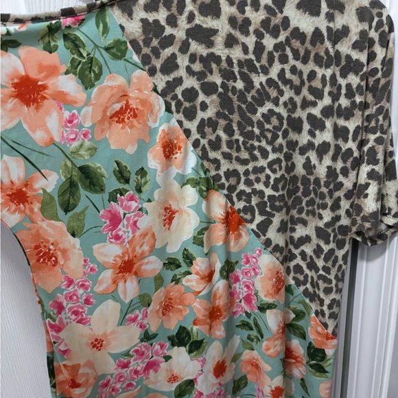 💜💜 Adorable Now and Forever mixed print one shoulder top. Size small. - Picture 4 of 6
